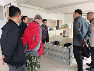 河南省建設(shè)廳科技與標(biāo)準(zhǔn)處康處長(zhǎng)、河南省建筑協(xié)會(huì)段秘書長(zhǎng)、河南省建筑科學(xué)研究院黃工等一行蒞臨考察